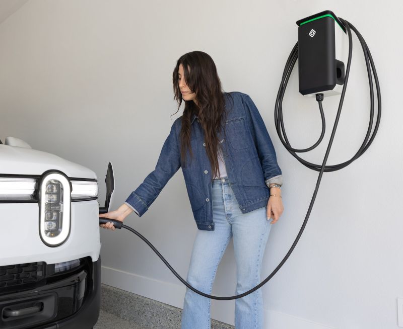 Rivian - Wall Charger NACS 03.jpg